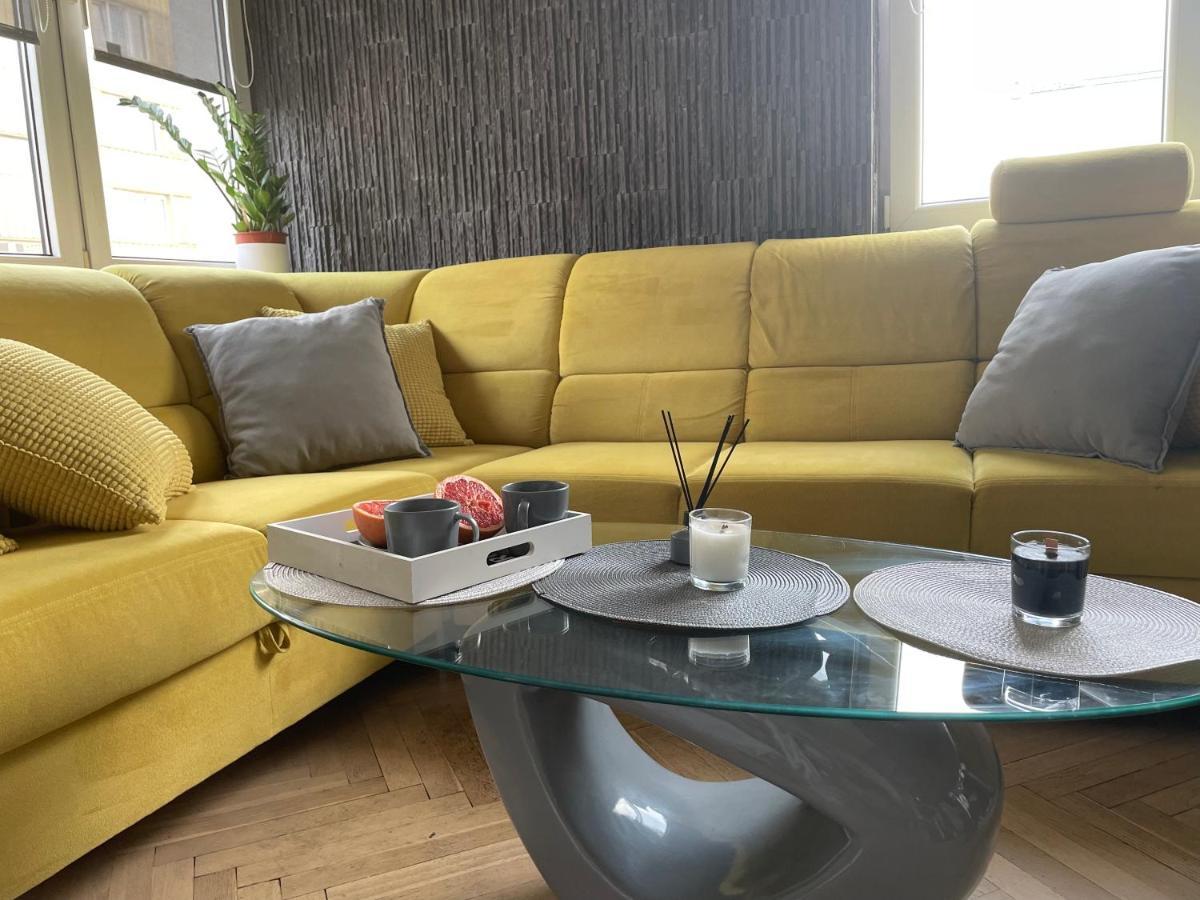 Grey Gucci Apartment City Center 华沙 外观 照片