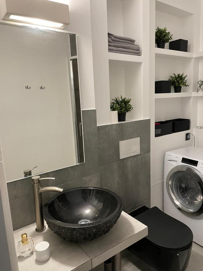 Grey Gucci Apartment City Center 华沙 外观 照片